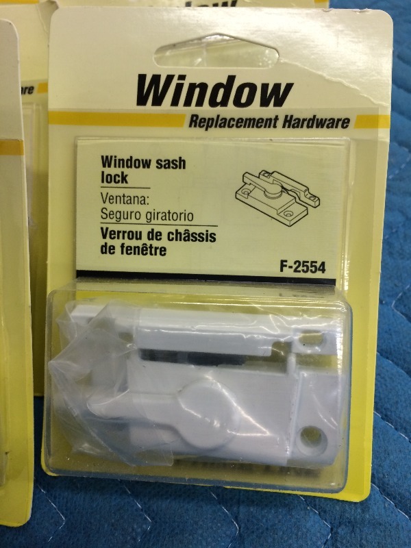 lot 39 image: Window Replacement Hardware   Window Sash Lock   - NEW - Lot of 12