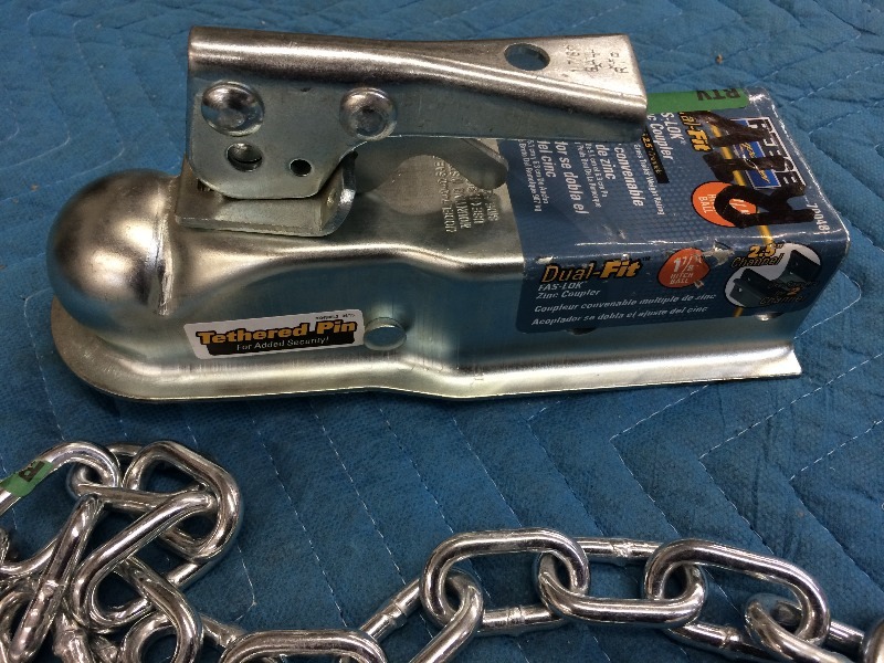 lot 54 image: Reese Trailer Hitch  fits various sizes    safety chain    NEW