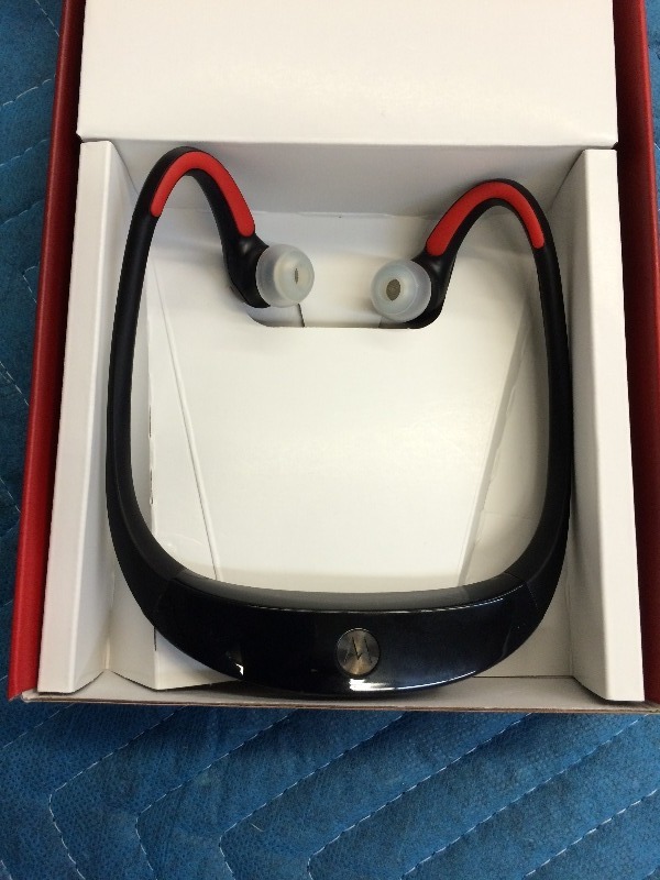 lot 92 image: Motorola  S10-HD  Universal Bluetooth Stereo Headphone  - Like new - works