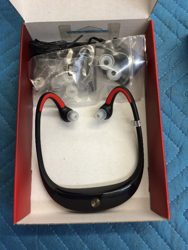 lot 94 image: Motorola  S10-HD  Universal Bluetooth Stereo Headphone  - Like new - works