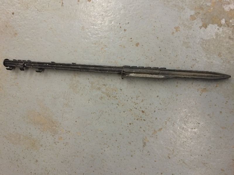 lot 105 image: Hard Plastic Posts  -  37 long   Lot of 17