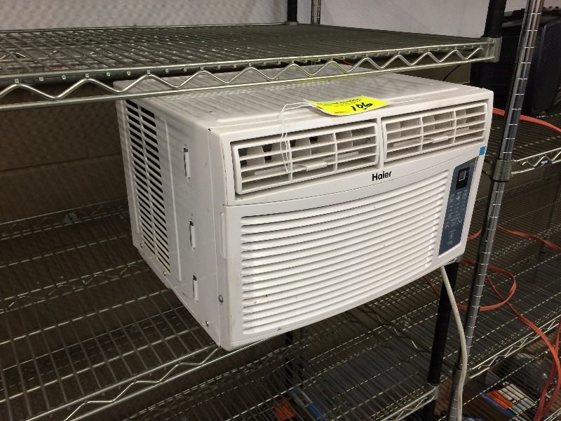 lot 106 image: Window AC - runs and cools fine   115 volts 6000 btus