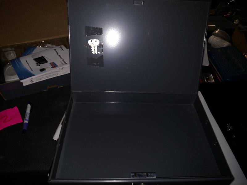 Lock box w keys