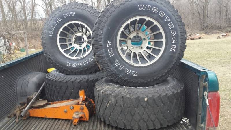 Set of 4.   33-12.50x15 tires and alum wheels 5 12 bolt pattern