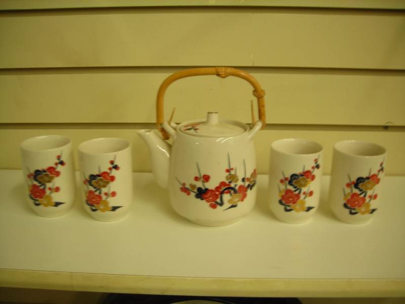 Japanese Tea Pot With 4 Cups