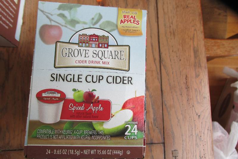 Box of 24 Grove Square cider drink ...