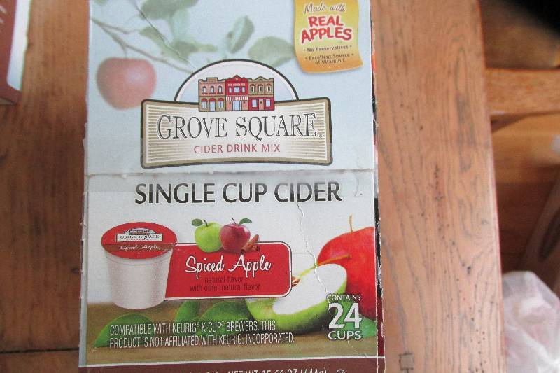Box of 24 Grove Square cider drink ...