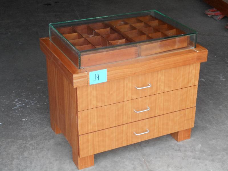 Heay Duty Wooden Display With (3) P...