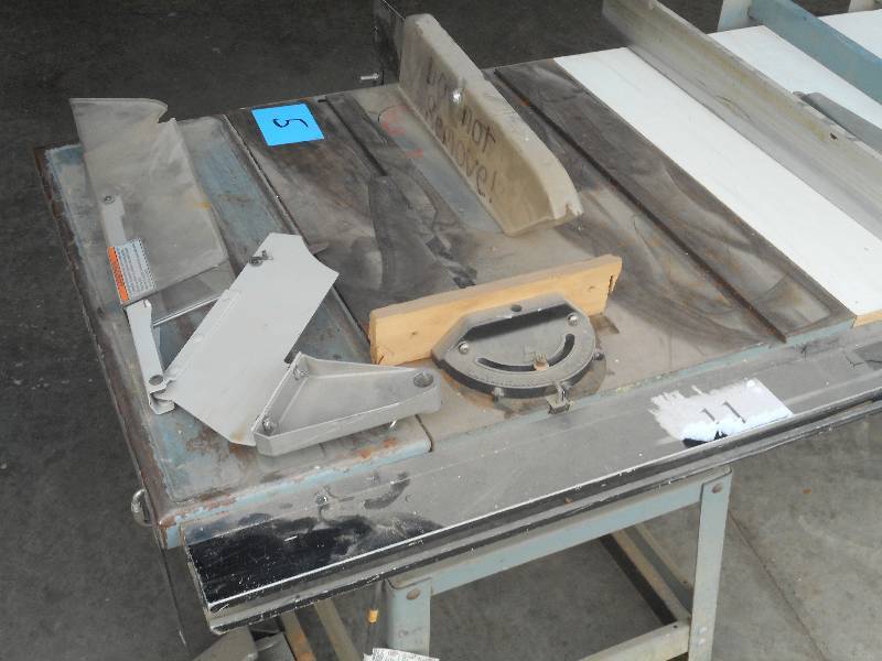 Delta 10 Contractors Table Saw Wit...