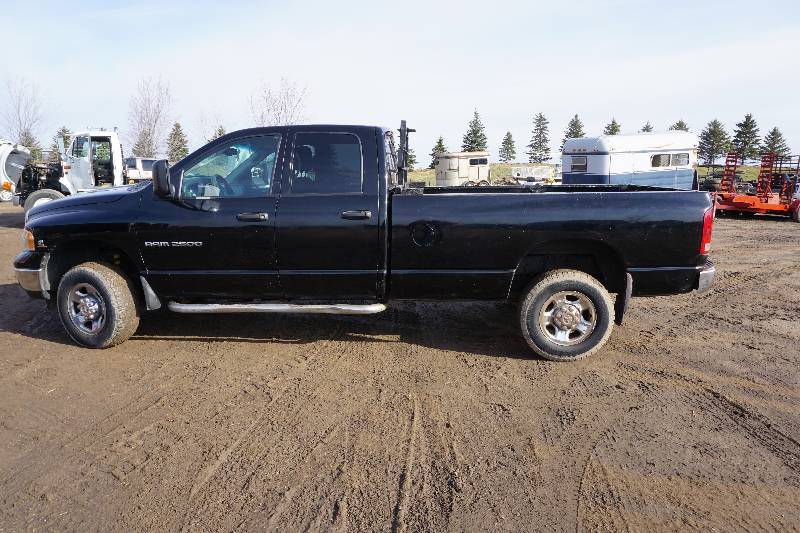 2004 Dodge Heavy Duty SLT 4 x 4 Turbo Diesel Crew Cab Pick Up Truck