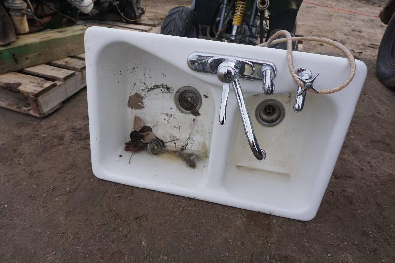 Heavy Duty Porcelain Double Kitchen Sink With Faucets