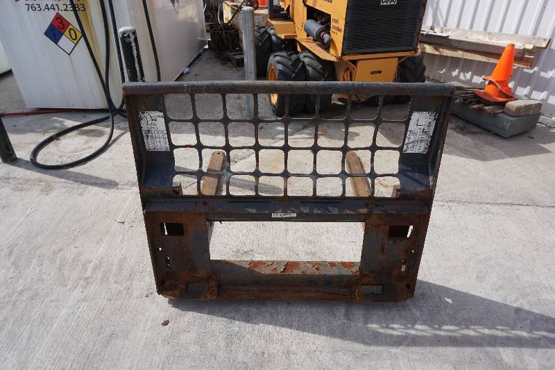 Bobcat Brand Universal Mount Skid Loader Skid Steer 48 Pallet Fork Attachment