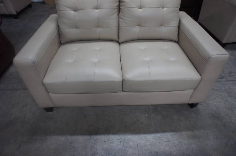 lot 28 image: 58 Merano High-End Leather Loveseat