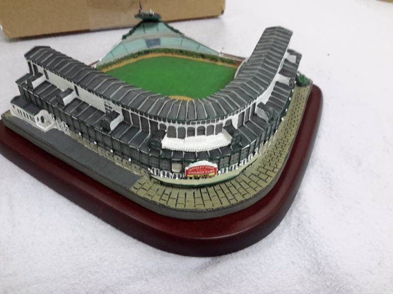 2 Wrigley Field Stadium models, 1 about 6 in 1 about 4 in, Model