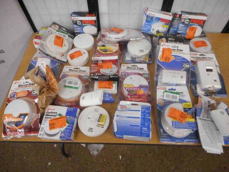 SMOKE DETECTOR IN HOME IMPROVEMENT LOT