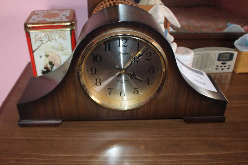 Linden Desk Clock