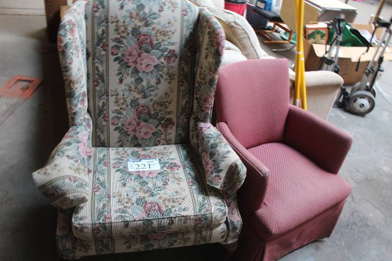 lot 221 image: Lot of (2) Living Room Chairs