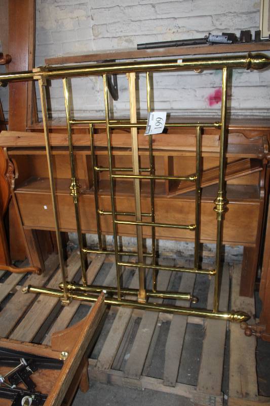 lot 199 image: Bedframe