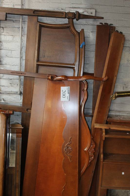 lot 200 image: Bedframe