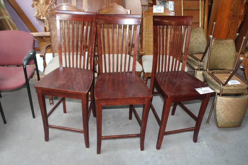 lot 205 image: Lot of (3) Chairs