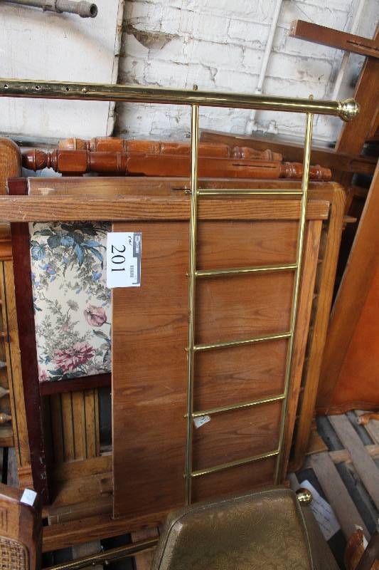 lot 201 image: Bedframe