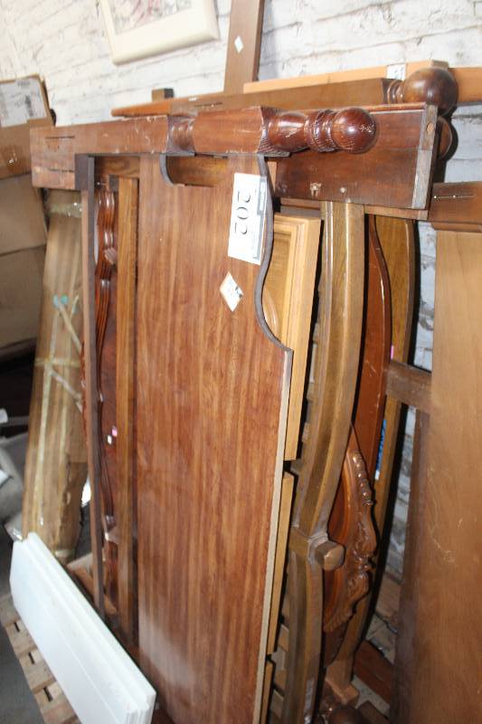 lot 202 image: Bedframe