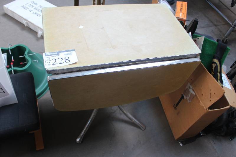 lot 228 image: Table