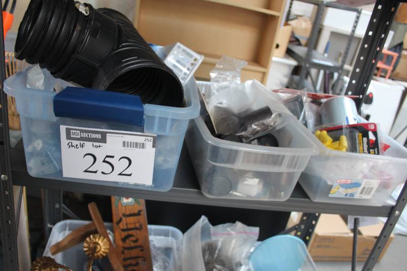 lot 252 image: Shelf Lot of Pet Supplies