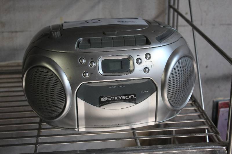lot 32 image: Emerson Portable Stereo