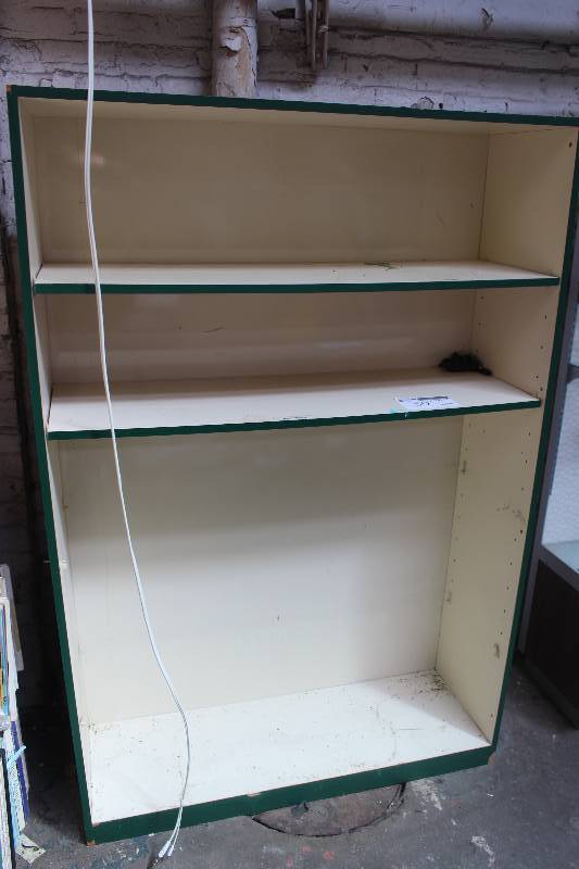 lot 59 image: 3-Shelf Book Case