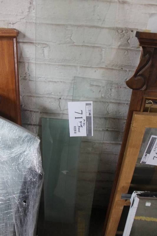 lot 71 image: Lot of Miscellaneous Glass Shelves