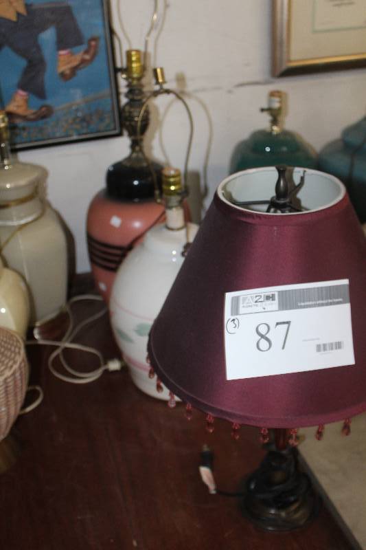 lot 87 image: Lot of (3) Table Lamps