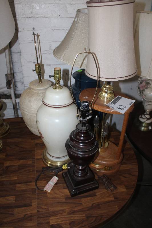 lot 82 image: Lot of (5) Table Lamps
