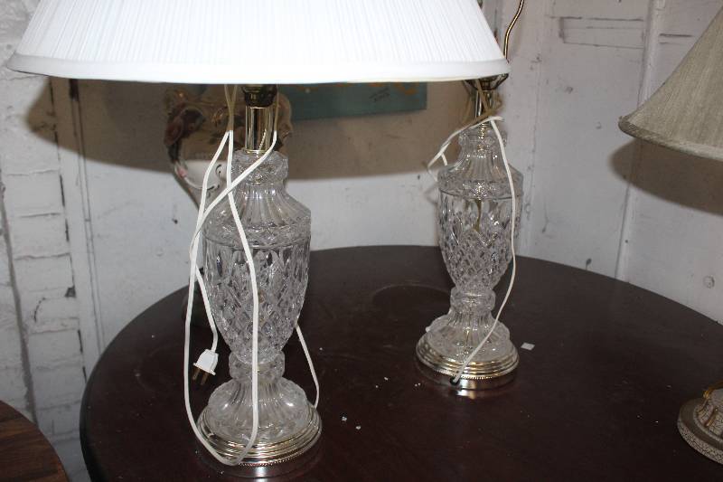 lot 84 image: Lot of (2) Table Lamps