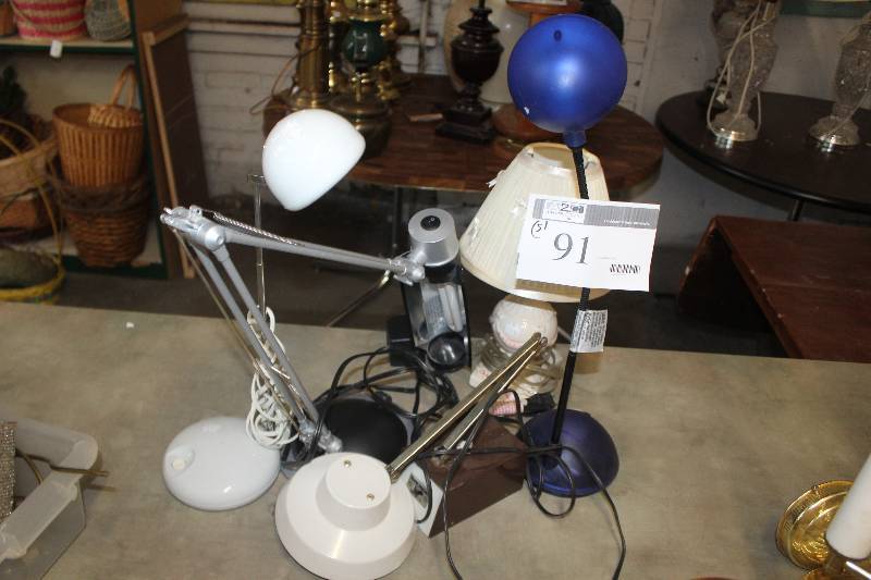 lot 91 image: Lot of (3) Desk Lamps