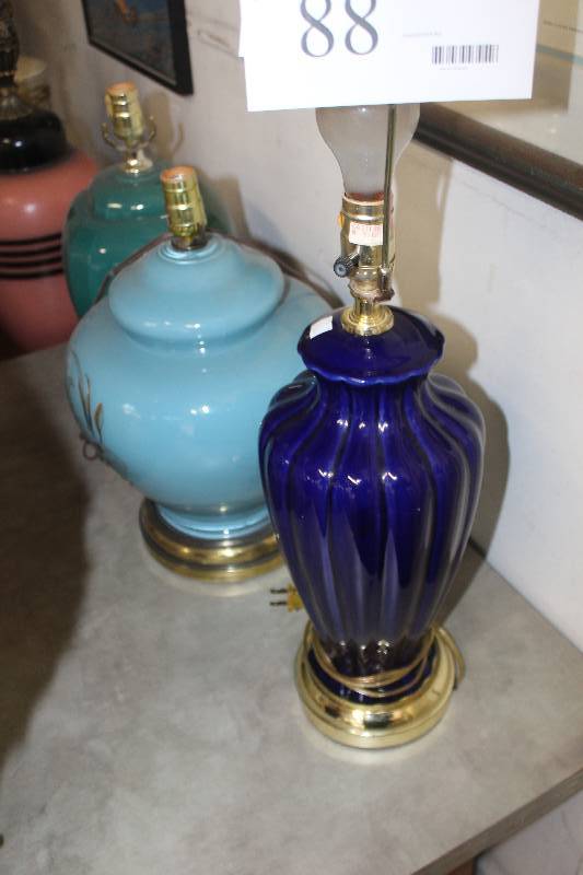 lot 88 image: Lot of (3) Table Lamps