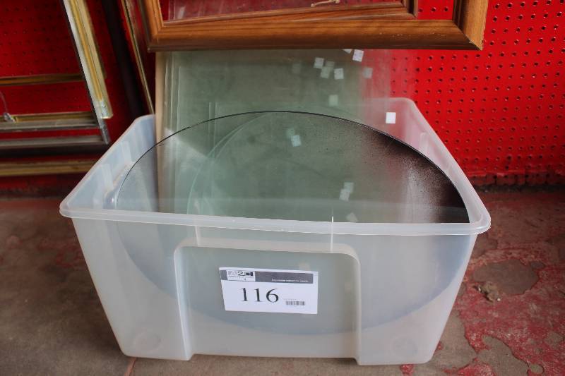 lot 116 image: Box Lot of Miscellaneous Glass Shelves