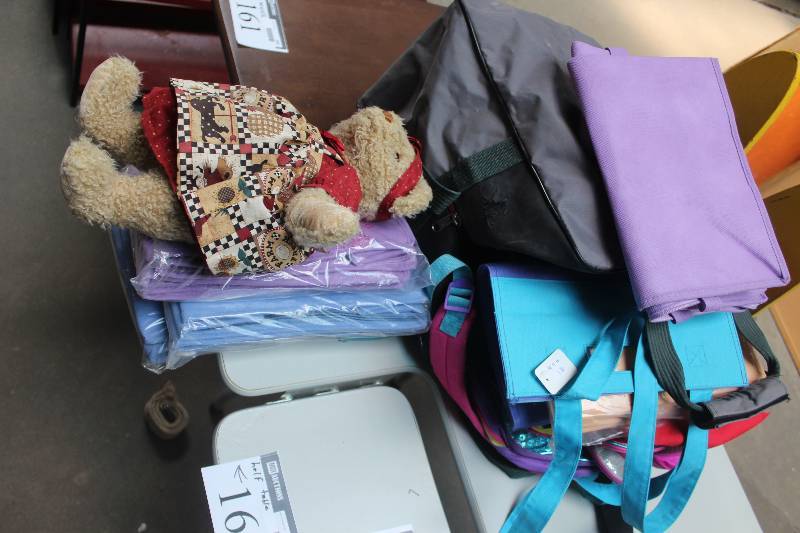 lot 162 image: Half Table Lot of Bags, Bear