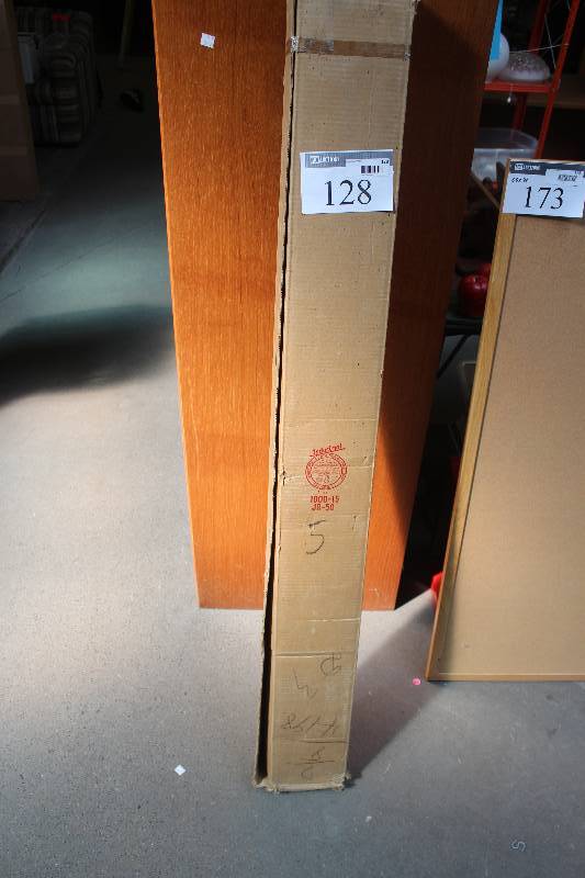 lot 128 image: Slide Projector Screen