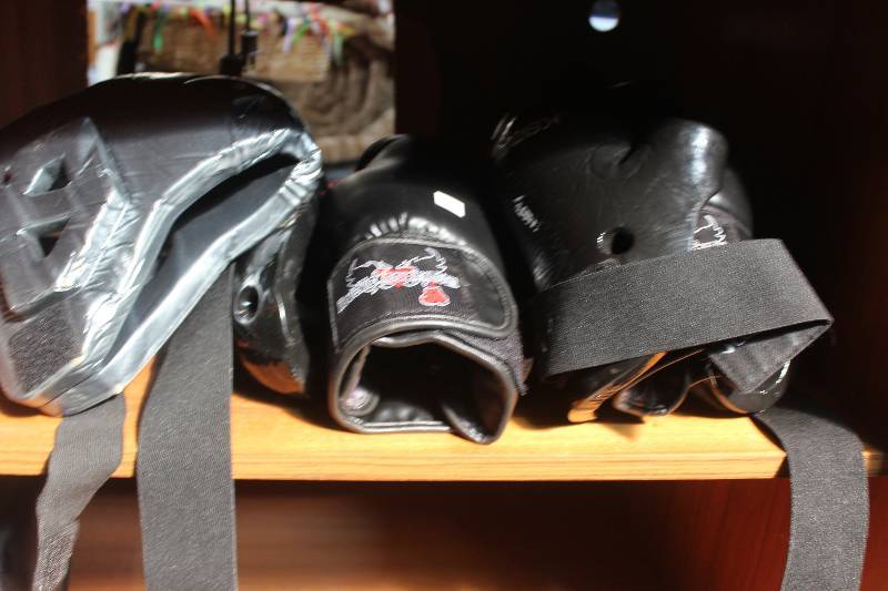 lot 176 image: Shelf Lot of Boxing Equipment