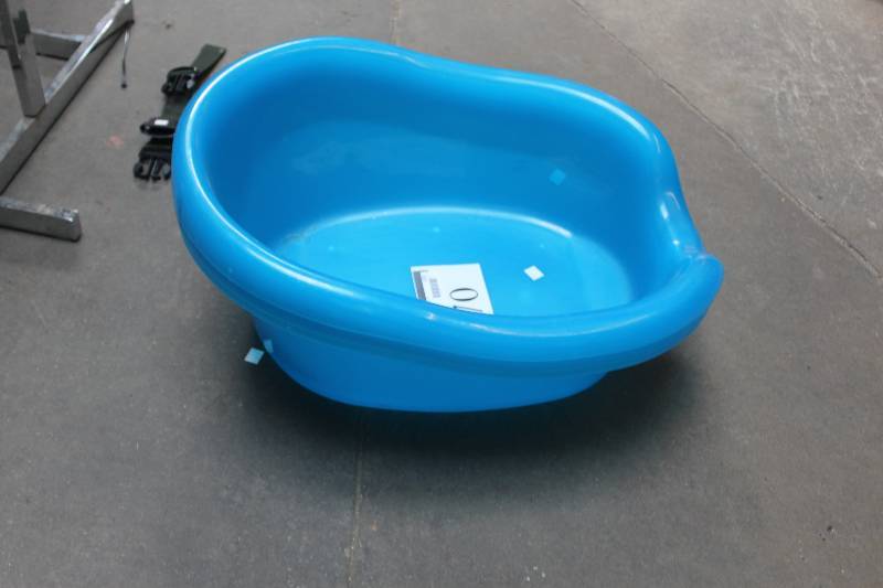 lot 170 image: Lot of (3) Basins