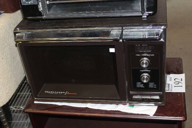 lot 191 image: Amana Radarange Microwave