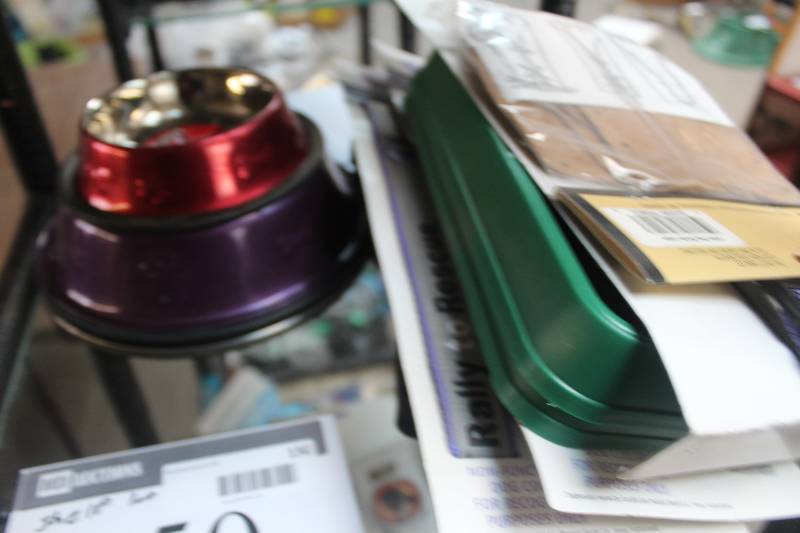 lot 150 image: Shelf Lot of Pet Supplies