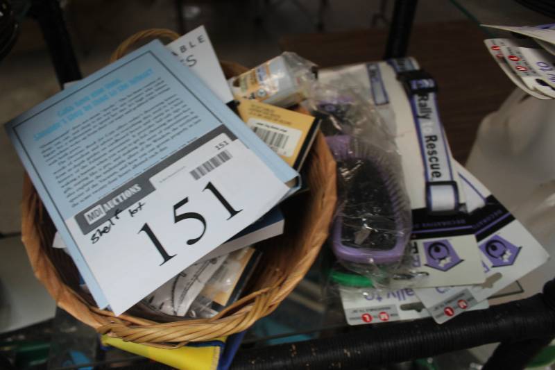 lot 151 image: Shelf Lot of Pet Supplies