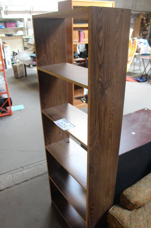 lot 223 image: 5-Shelf Book Case
