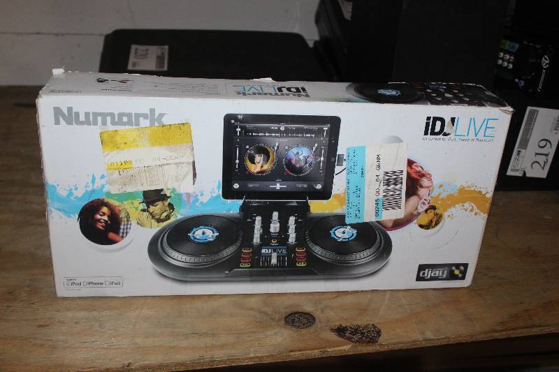 lot 224 image: Numark iDJLive DJ System For Apple