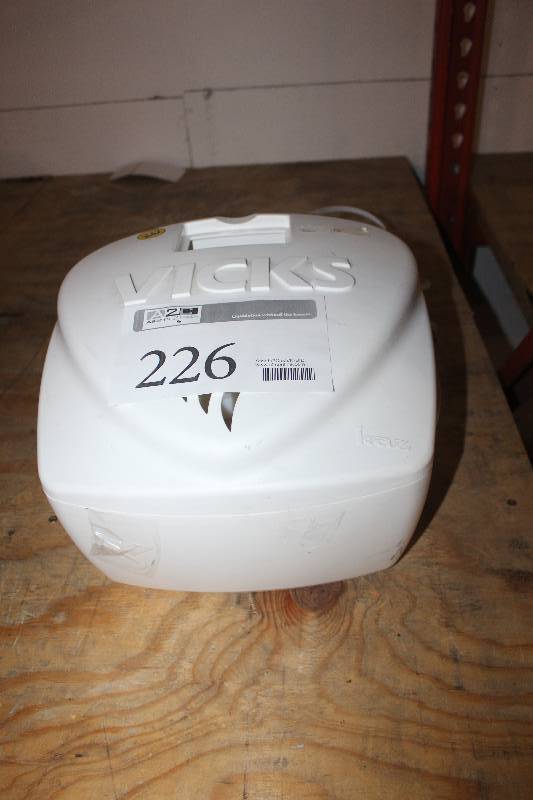 lot 226 image: Vicks Humidifier