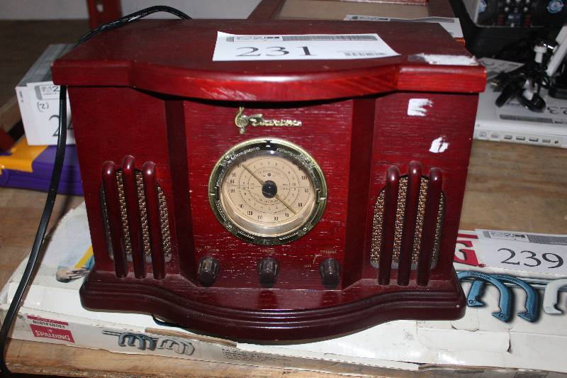 lot 231 image: Emerson AMFM Stereo CD Player