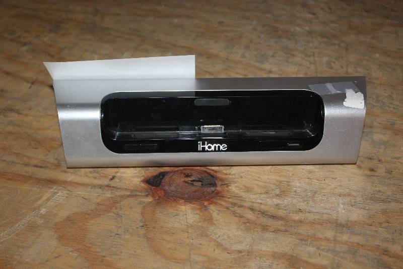 lot 262 image: iHome iPod Docking Clock Radio