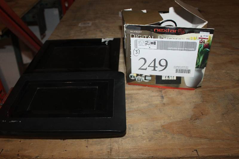 lot 249 image: Lot of (3) Digital Picture Frame
